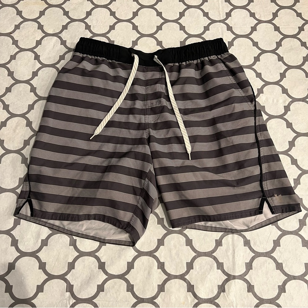 Vuori Trail Runner Shorts Men’s Medium Lined Performance Stretch Comfort Read